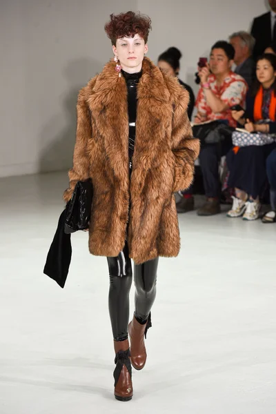 Look 3
